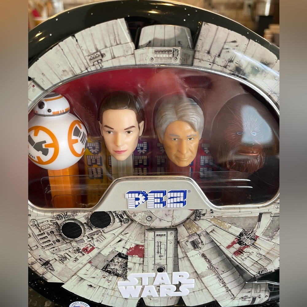 Star Wars Millennium Falcon PEZ candy dispensers. COLLECTIBLE SET. Sealed tin.